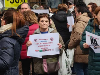 Posibles trabajadores afectados por el ERE de Majorel se manifiestan en Salamanca | Anass Álvarez