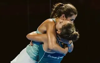Carmen Goenaga y Bea Caldera celebran el pase a los cuartos de final del Premier Padel Acapulco