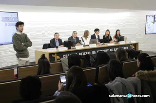 Charla en el Colegio de Médicos sobre pacientes con cáncer (8)
