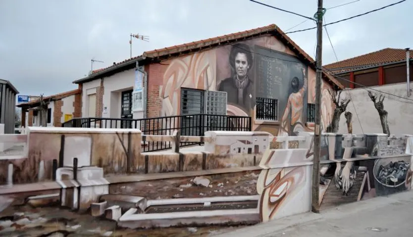 Las Torres, mural homenaje maestra (4)
