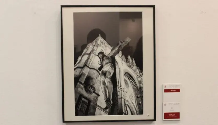 Imagen de la Hermandad Universitaria con título