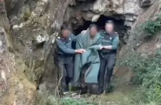 Rescate a un hombre que cayó a un pozo de siete metros para salvar a su perro