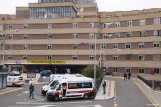 El Hospital de Salamanca es el único de la región que mantiene la UCI en riesgo bajo de casos COVID