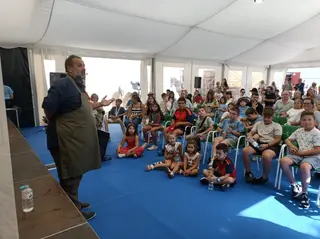 David de Jorge durante su charla con los más pequeños 