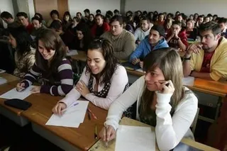 Educación negocia una línea de créditos ICO para financiar las tasas universitarias