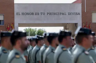 Agentes de la Guardia Civil hacen filas a su llegada al acto de entrega de los certificados de la 44ª promoción de acceso a la escala de suboficiales - Alberto Ortega - Europa Press - Archivo