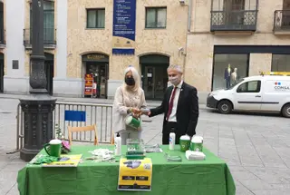 Donativo anual de la USAL al AECC