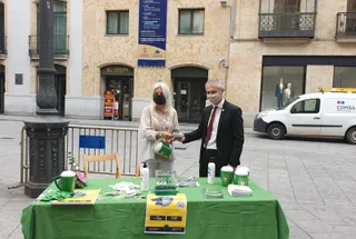 Donativo anual de la USAL al AECC