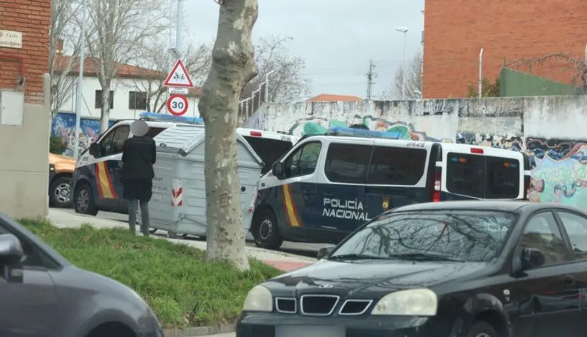 Policía Nacional en la calle Sierra de Béjar en la operación de este martes