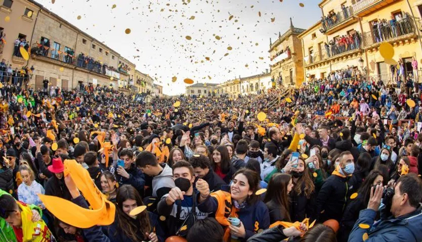 "Campanazo" en el Carnaval del Toro de Ciudad Rodrigo. FOTO ICAL