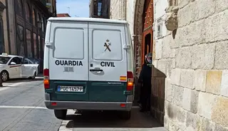 Un furgón de la Guardia Civil en la Audiencia Provincial de Zamora