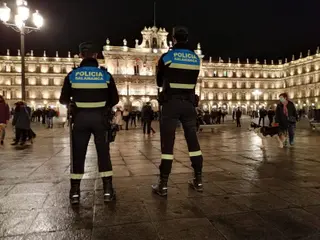 Policía Nacional y Policía Local en la Plaza Mayor