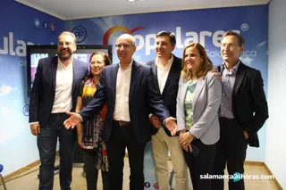 Javier Iglesias, ex presidente del PP provincial, junto a los candidatos al Senado y al Congreso en 2019 tras conocer su victoria electoral