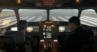 Escuela de Pilotos Adventia, de la USAL
