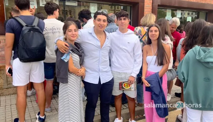 Colas para renovar los abonos en La Glorieta (1)