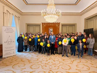 El concejal de Educación, Luis Sánchez, recibe a la Asociación Salmantina de Apoyo a las Altas Capacidades Intelectuales, Atenea, con motivo del Día Internacional de las Altas Capacidades Intelectuales