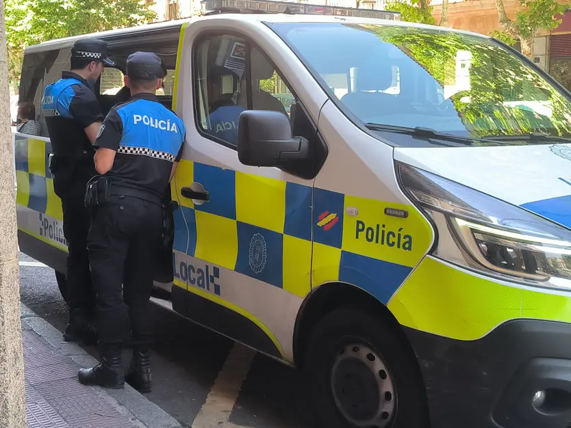 Un sexagenario y un menor de 10 años atropellados en Gran Vía, policía local