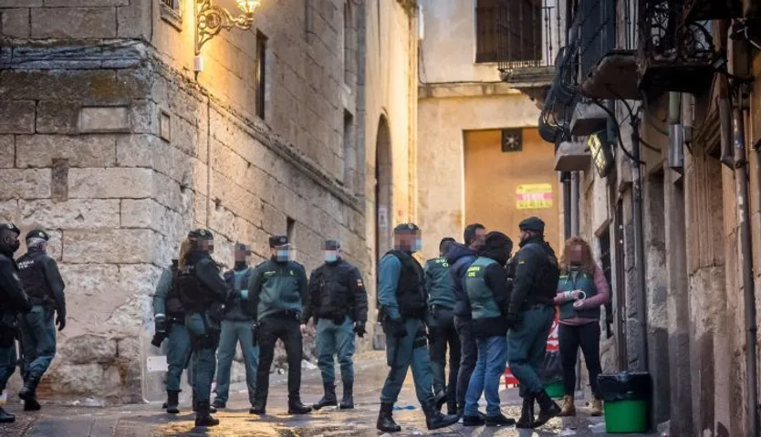 Guardia Civil presente en el lugar de los hechos, donde ha fallecido una persona por herida de arma blanca | Vicente | Agencia Ical