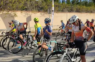 Lucía Bautista y Elena Rosquete en el arranque de la temporada de carretera en Segovia de Enchufe Solar