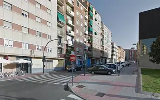 La calle Alfonso de Castro se remoza con la renovación de aceras y la inclusión de un tramo de carril bici