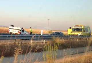 Susto en Pelabravo al volcar un coche en plena A-50