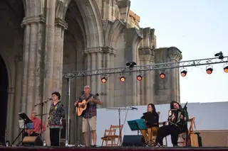Folk en la Basílica