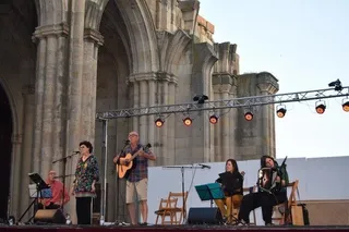 Folk en la Basílica