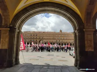Manifestantes de CCOO en la Plaza Mayor de Salamanca. Foto de archivo