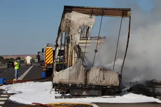 Incendio de un camión en la A 66 (11)