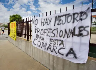 Pancartas en defensa de los bomberos en Ciudad Rodrigo