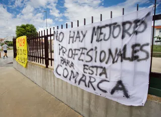 Pancartas en defensa de los bomberos en Ciudad Rodrigo