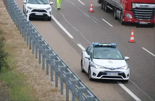 La Guardia Civil En Un Accidente Ocurrido En La Autovía. Imagen De Archivo