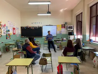 Un momento del taller sobre cómo reforzar la motivación escolar que se imparte en el CEIP Miguel de Unamuno