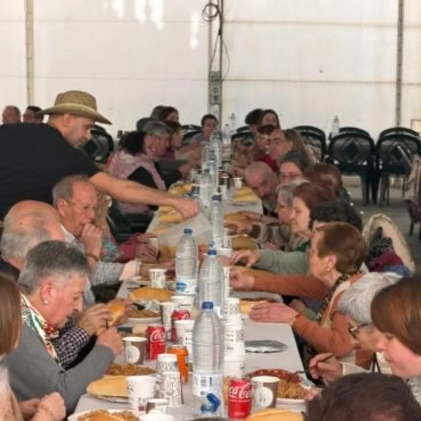 Guijuelo rinde homenaje a la tradición con su primer Mondongo y una comida popular para 400 personas