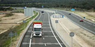 Vehículos circulando por la A-62. FOTO: ICAL