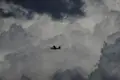 Un hidroavión durante los trabajos contra los incendios en El Bierzo. César Sánchez. ICAL