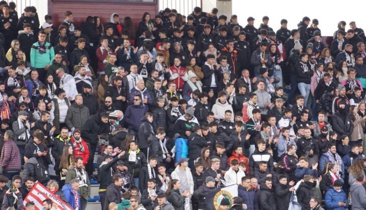 GALERÍA | Ambiente en las gradas en el partido de Copa del Rey Unionistas - Sporting de Gijón | Foto: Juanes