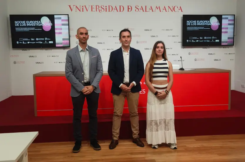 Federico Bueno de Mata, Raúl Rivas y Marian Tardáguila en la presentación de de la Noche de los Investigadores