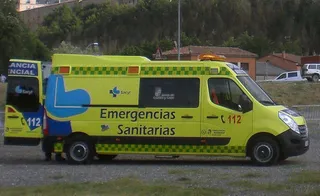 Fallece un camionero al empotrarse contra un muro en Santibáñez de la Sierra