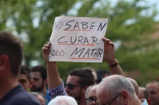 Protestas de los ganaderos frente a la Delegación Territorial de la Junta de Castilla en León en Salamanca. Foto Carlos H.G