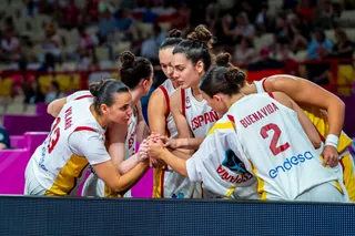 Piña de España en los cuartos de final del Eurobasket | FOTO BALONCESTO ESP