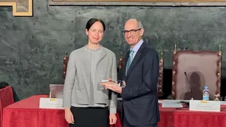 Javier Iglesias recibe el premio a la Excelencia en la Gestión Pública