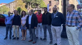 La concejala de Medio Ambiente, Miryam Rodríguez, en la exposición de vehículos ecológicos