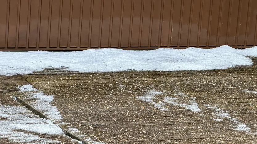 Granizo en Villamayor durante la tarde de este sábado 9 de mayo