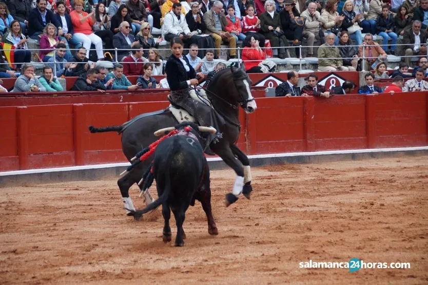 Lea Vicens con