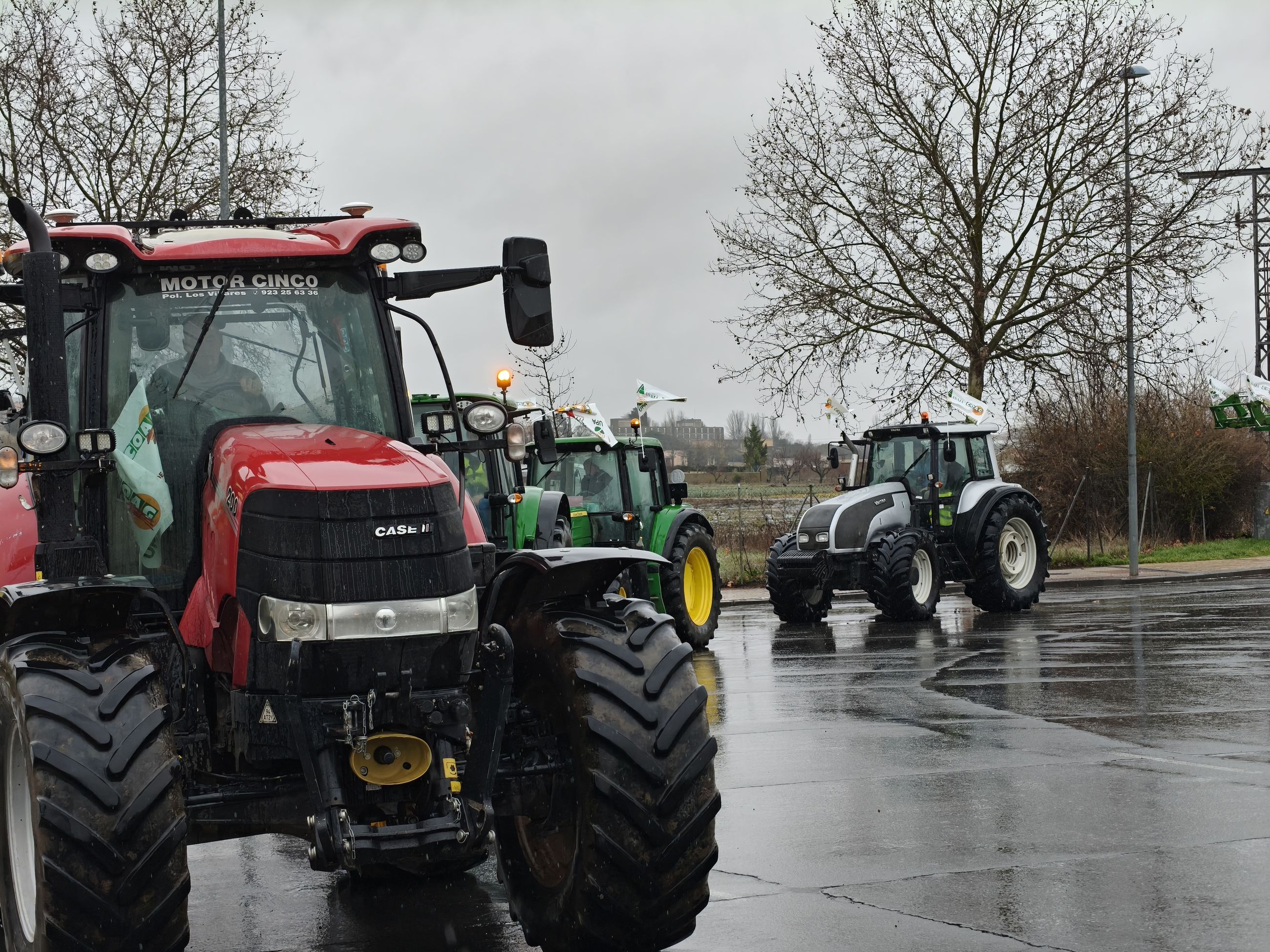 En imágenes la marcha con tractores y vehículos de campo en Salamanca en protesta contra Mercosur