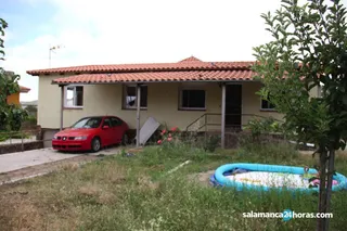 Destrozos casa okupa Villamayor.