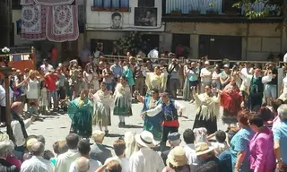 Fiestas de Mogarraz: Misa, procesión, ofertorio, festival folclórico y novillada