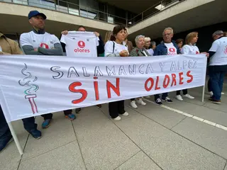 ‘Cuidamos Villamayor’ se manifiesta frente a la Junta de Castilla y León | Salamanca24horas