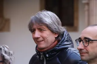 Carlos Martínez, atiende a los medios de comunicación junto a David Serrada, antes del encuentro con la militancia